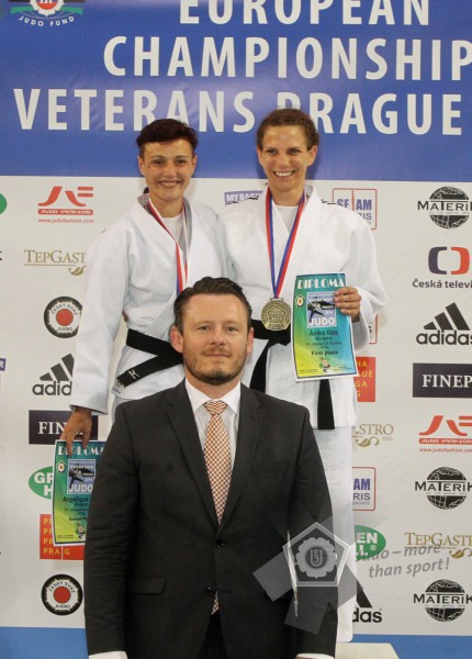 Illés Anikó (jobbról) is aranyérmes lett Prágában